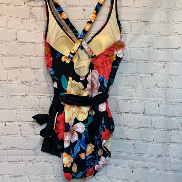 NEW Miraclesuit Dream Black Floral Tie Waist Swimsuit Size 8 - Picture 5 of 7